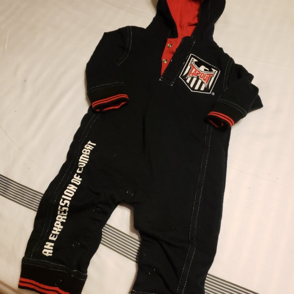 Hooded romper TAP OUT embroidered 0-3 month